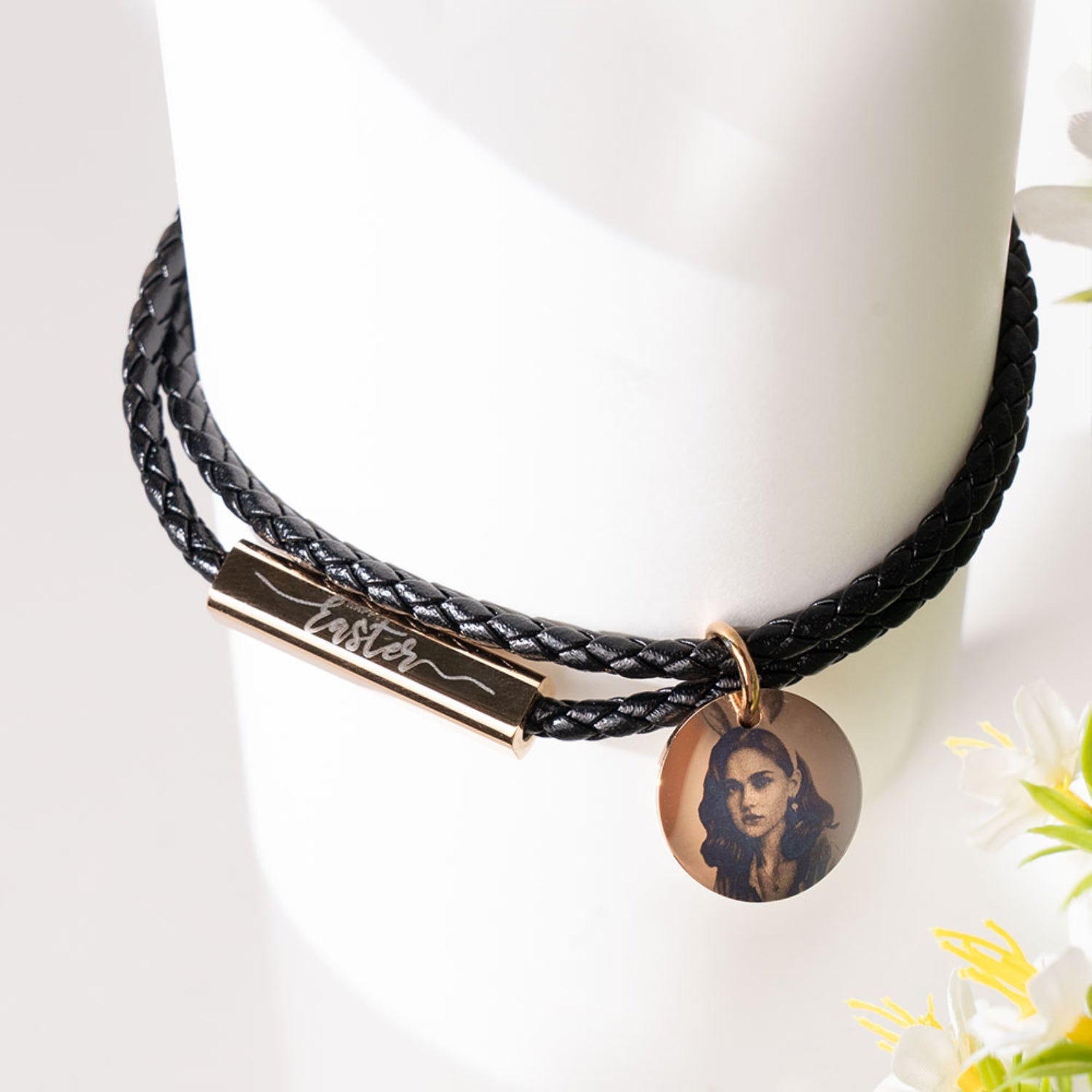 Photo and text engraving on the pendant and rod