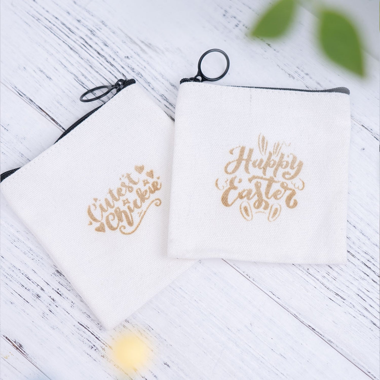Pattern engraving on canvas bags