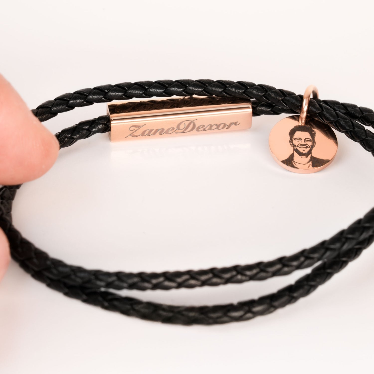 Photo and text engraving on the pendant and rod