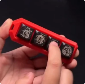 Juguete antiestrés con interruptor de teclado de una sola pieza, impreso en 3D y terminado, con gráficos personalizados grabados con LaserPecker LP4