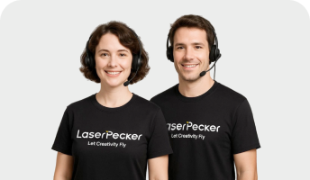 Deux membres de l’équipe de service LaserPecker.