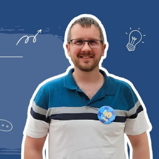 Un menuisier ayant transformé son hobby en petite entreprise locale, créant des produits personnalisés gravés au laser pour ses clients.